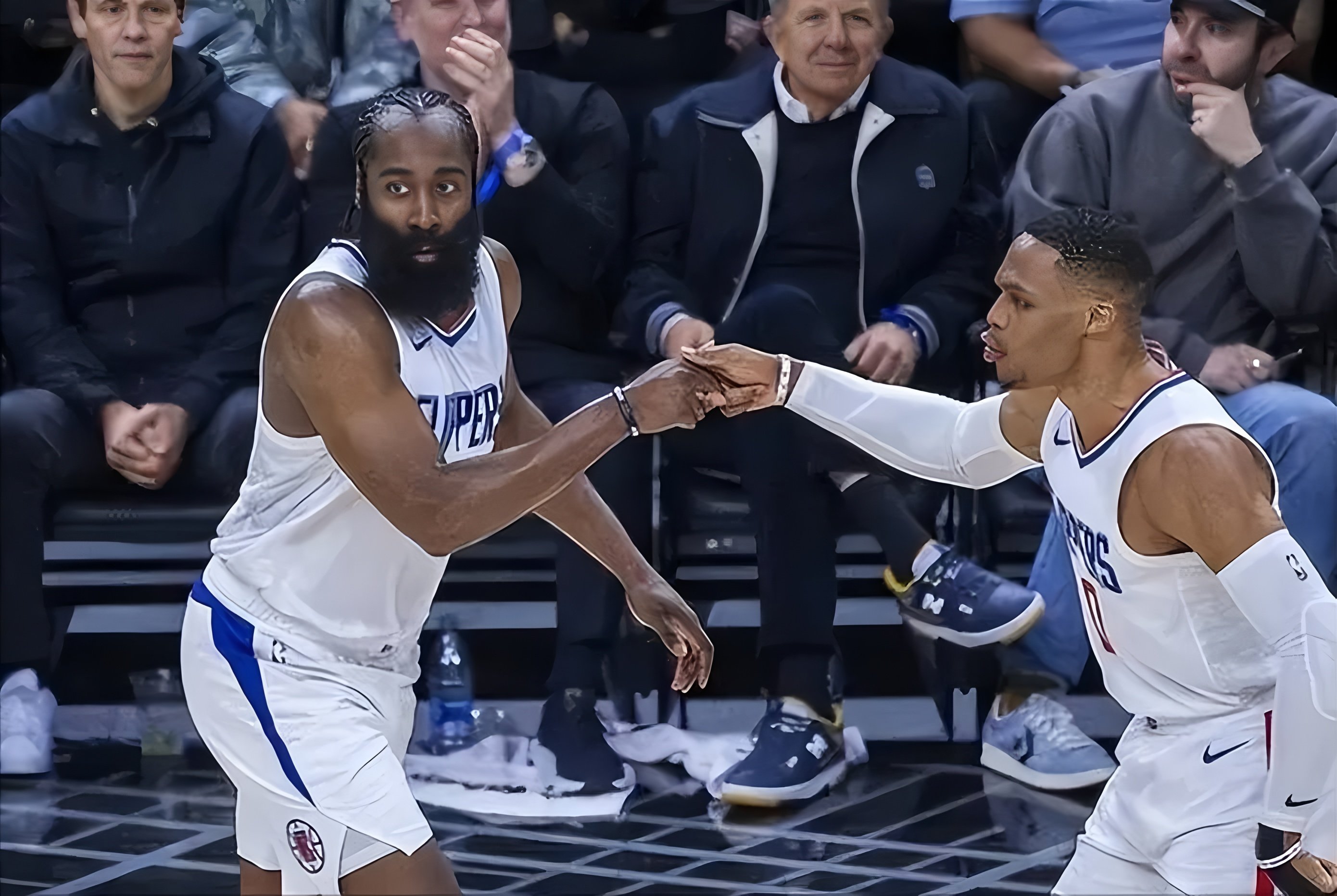 关于离谱!洛杉矶快船复出首秀备战NBA季后赛阿贾克斯迎法甲关键赛,罗马内部会议纪要流出——今晚止住颓势的信息亚博游戏官网