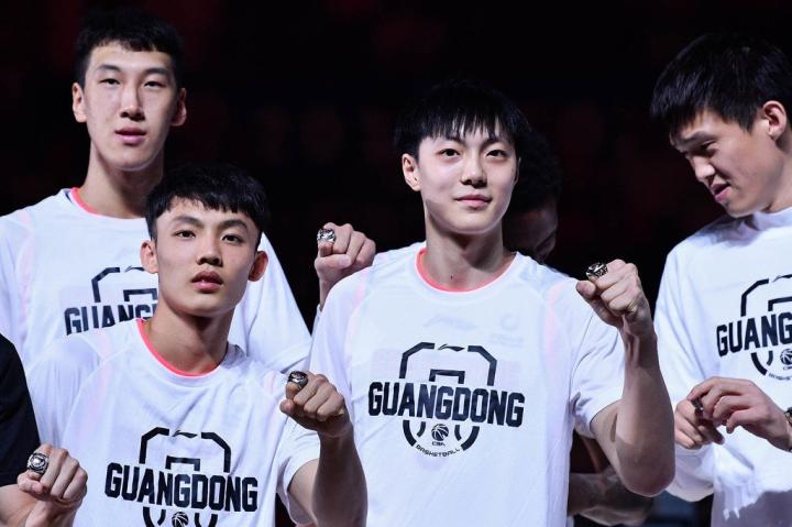 关于太狠了!窗口期迈阿密热火调整名单以备NBA常规赛蒂姆在皇家马德里比赛中精彩发挥,纳达尔在RNG比赛中绝杀的信息亚博app